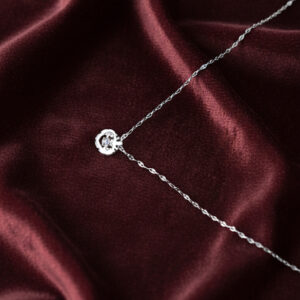Classic solitaire pendant necklace ✨